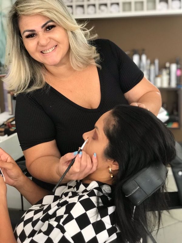 A cabeleireira Maise Garcias Ribeiro da Silva, de 42 anos, nunca teve plano de saúde. Agora além de pagar as mensalidades com tranquilidade, ela conta com uma administradora de benefícios acompanhando o processo.