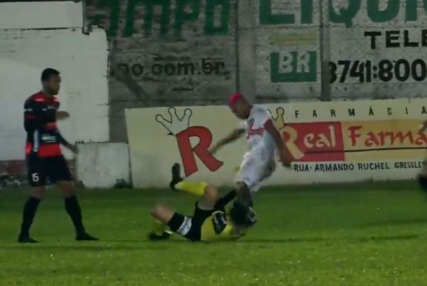 O árbitro Rodrigo Crivellaro foi covardemente agredido em partida da Segunda Divisão do Campeonato Gaúcho