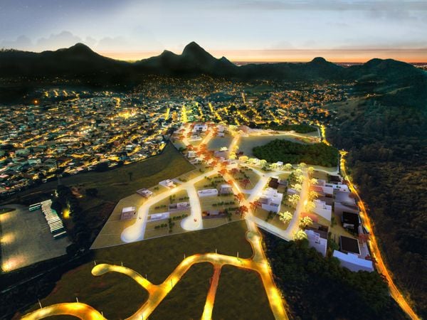 O loteamento tem lotes a partir de 300 metros quadrados e será entregue com infraestrutura completa com pavimentação, rede de drenagem e esgoto, iluminação pública, água tratada e terrenos regularizados.
