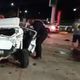 Imagem - Motorista perde controle, bate em dois carros parados na Rua da Lama e foge