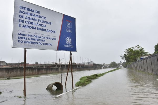 Chuva no ES: ruas alagadas no bairro Cobilândia, em Vila Velha por Ricardo Medeiros