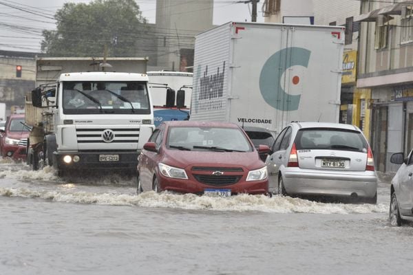 Chuva no ES: ruas alagadas no bairro Cobilândia, em Vila Velha por Ricardo Medeiros