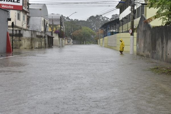 Chuva no ES: ruas alagadas no bairro Cobilândia, em Vila Velha por Ricardo Medeiros