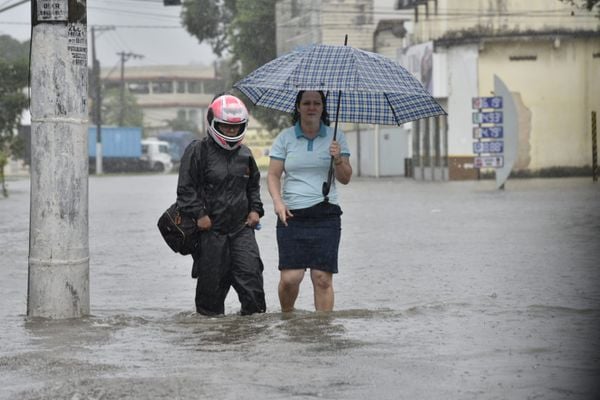 Chuva no ES: ruas alagadas no bairro Cobilândia, em Vila Velha por Ricardo Medeiros