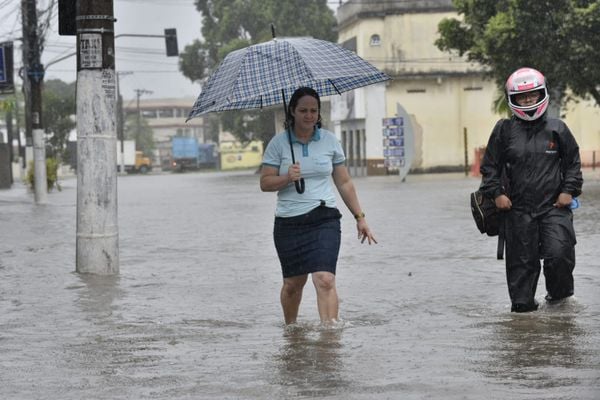 Chuva no ES: ruas alagadas no bairro Cobilândia, em Vila Velha por Ricardo Medeiros