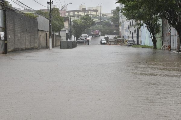 Chuva no ES: ruas alagadas no bairro Cobilândia, em Vila Velha por Ricardo Medeiros