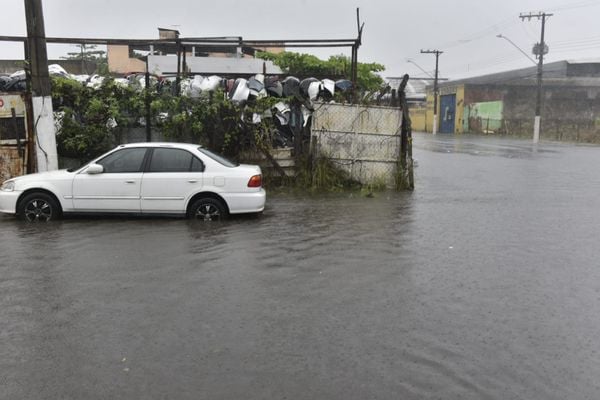 Chuva no ES: ruas alagadas no bairro Cobilândia, em Vila Velha por Ricardo Medeiros