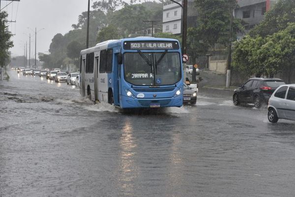 Chuva no ES: ruas alagadas no bairro Cobilândia, em Vila Velha por Ricardo Medeiros