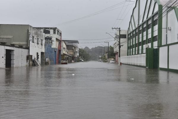 Chuva no ES: ruas alagadas no bairro Cobilândia, em Vila Velha por Ricardo Medeiros