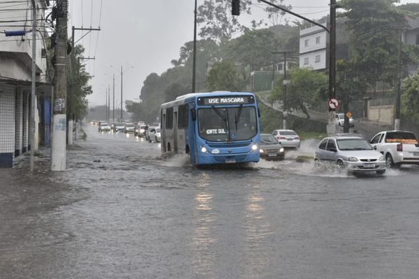 Chuva no ES: ruas alagadas no bairro Cobilândia, em Vila Velha por Ricardo Medeiros