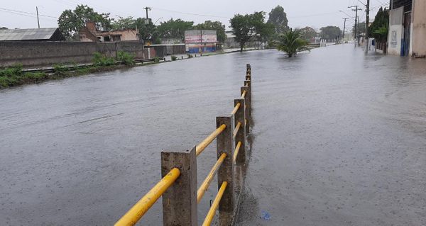 Ruas alagadas no bairro Nova América, Vila Velha por Carlos Alberto Silva