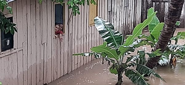 Ruas alagadas no bairro Nova América, Vila Velha por Carlos Alberto Silva