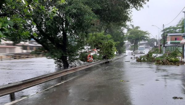 Ruas alagadas no bairro Nova América, Vila Velha por Carlos Alberto Silva