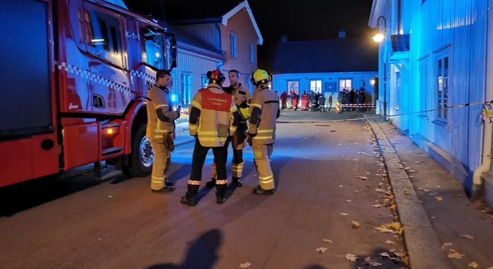 Segundo a polícia, o suspeito foi preso e a ação ocorreu em vários locais no centro da cidade de Kongsberg, com cerca de 28 mil habitantes no sudeste da Noruega