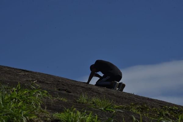 Oração no Morro da Gamela, em Vitória por Ricardo Medeiros