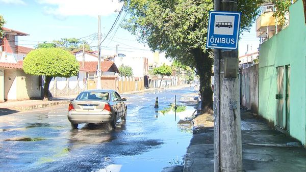 Ponto de ônibus onde motorista foi baleado em Itapuã