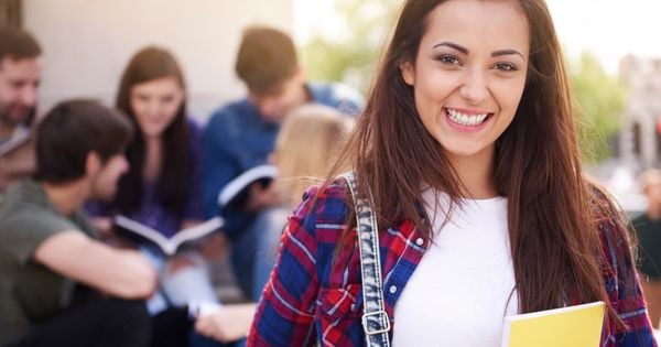 Oportunidades para estudantes colocarem em prática o que aprenderam nos bancos acadêmicos; veja a oferta de vagas e como se candidatar