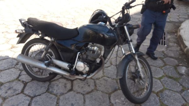 Motocicleta com placa do Grau é apreendida no Pedreira