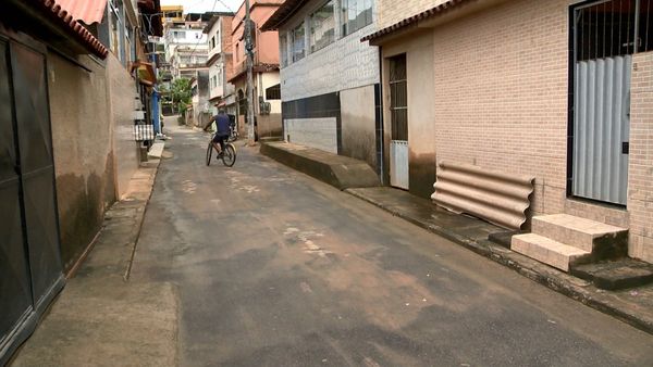 Moradores de Viana retornam às suas casas com o fim dos alagamentos