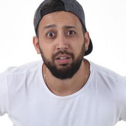O comediante  Guto Andrade