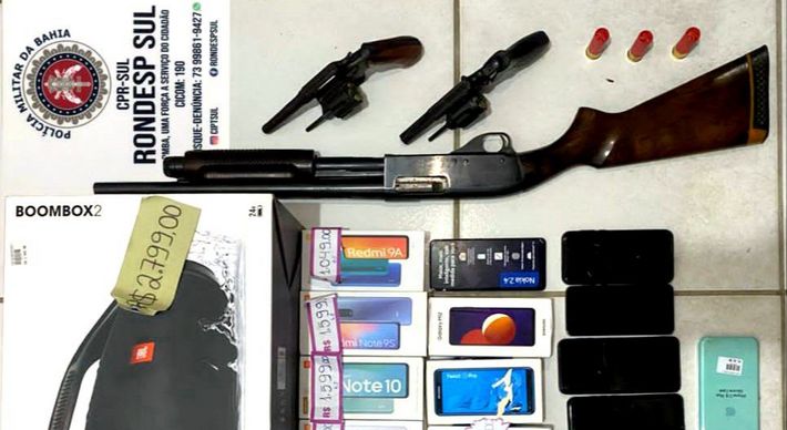 Os homens morreram na madrugada desta sexta-feira (15), na BR 101, no trecho entre as cidades baianas de Eunápolis e Itabela. Segundo a polícia, eles praticaram um assalto em São Gabriel da Palha