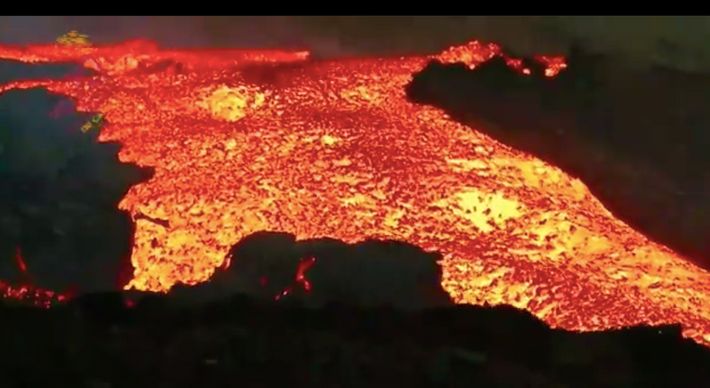 Cumbre Vieja estava adormecido há décadas e entrou em erupção no dia 19 de setembro. No Brasil, vulcão ficou conhecido pela possibilidade remota de causar um tsunami no país
