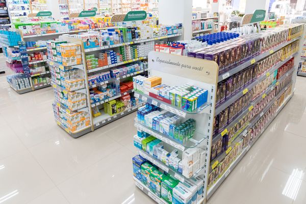 Com mais de 25 mil produtos e 50 unidades, a drogaria foi a primeira do Estado a entregar pelo aplicativo iFood e hoje trabalha no desenvolvimento de uma loja virtual exclusiva.
