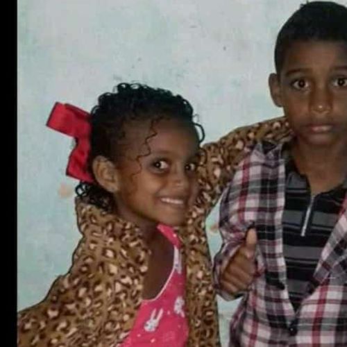 Kamile Santos Oliveira, de 8 anos, chegou sem vida ao pronto atendimento do município. Já o irmão dela, Keyrison Santos Oliveira, de 10 anos, chegou a ser transferido para um hospital, mas não resistiu