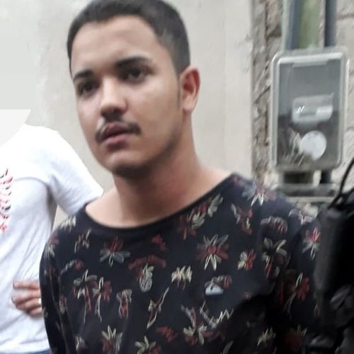 Apesar dos homicídios, o que manterá Saulo da Silva Abner preso é o crime de posse irregular de arma de fogo de uso permitido. Mas quais são as consequências práticas da decisão?