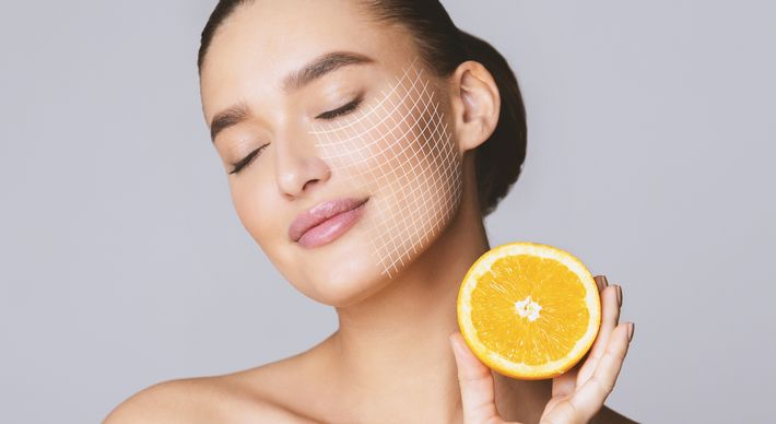 A substância também tem ação antioxidante e clareadora. Dermatologistas explicam que ela pode ser usada em todos os tipos de pele, mas a atenção deve ficar na escolha do veículo ideal para cada necessidade