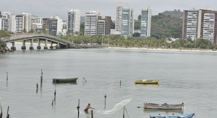 Segundo o portal Climatempo, uma frente fria que atua sobre a Região Sudeste do Brasil começa a mudar o tempo no Estado no domingo (19)