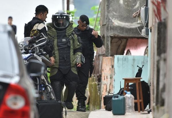 Esquadrão antibombas foi acionado após apreensão de granada caseira no bairro Ilha das Flores, em Vila Velha