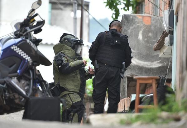 Esquadrão antibombas foi acionado após apreensão de granada caseira no bairro Ilha das Flores, em Vila Velha por Fernando Madeira