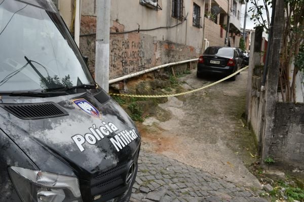 Esquadrão antibombas foi acionado após apreensão de granada caseira no bairro Ilha das Flores, em Vila Velha por Fernando Madeira