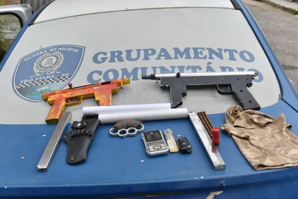 Esquadrão antibombas foi acionado após apreensão de granada caseira no bairro Ilha das Flores, em Vila Velha por Fernando Madeira