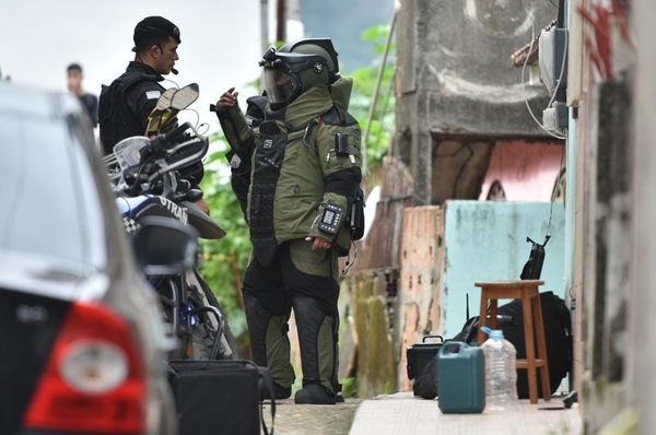 Esquadrão antibombas foi acionado após apreensão de granada caseira no bairro Ilha das Flores, em Vila Velha por Fernando Madeira