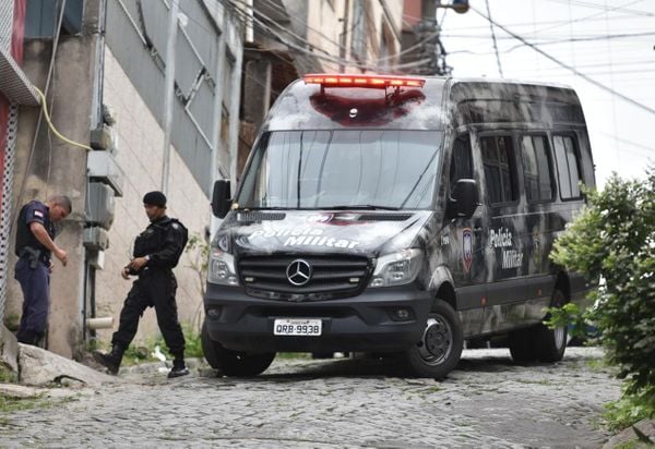 Esquadrão antibombas foi acionado após apreensão de granada caseira no bairro Ilha das Flores, em Vila Velha por Fernando Madeira