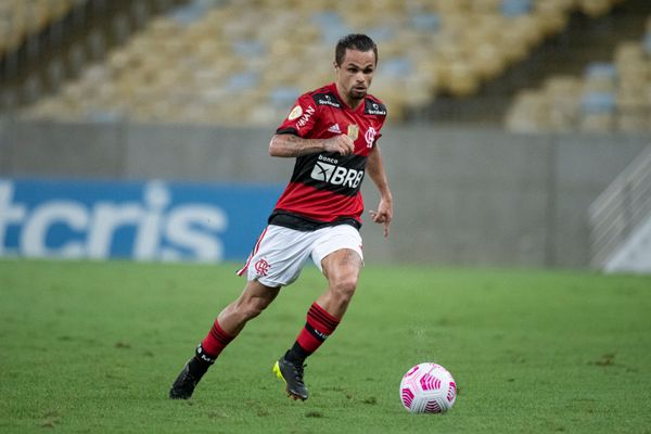 Michael marcou um gol para o Flamengo, mas o árbitro anulou, equivocadamente, com o auxílio do VAR