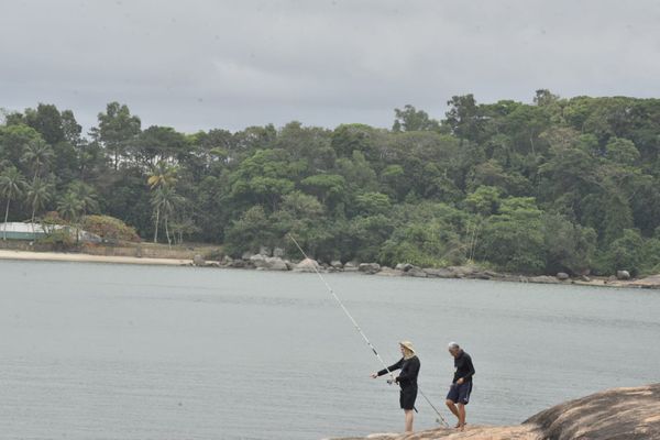 Frente fria deixa o tempo "cinza" em Vitória na manhã desta segunda-feira (18) por Ricardo Medeiros