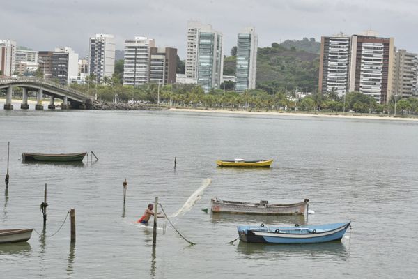 Frente fria deixa o tempo "cinza" em Vitória na manhã desta segunda-feira (18) por Ricardo Medeiros