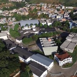 Universidade disse que tenta localizar suspeitos e que repara danos que foram denunciados por alunos de Ciências Biológicas; caso foi registrado na quinta-feira (1°)