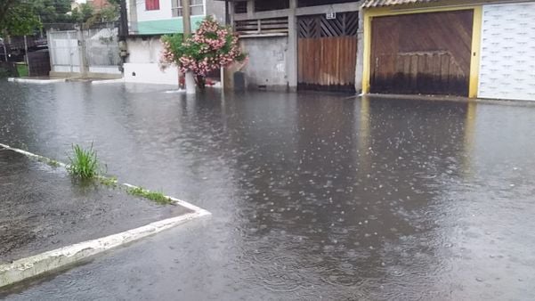 Chuva no ES: Rua Sesquicentenário, Nova Itaparica, em Vila Velha