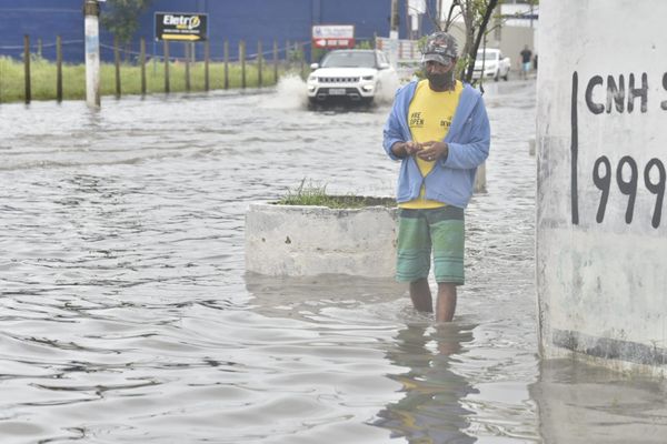 Chuva no ES: ruas alagadas em Jardim Marilândia, Vila Velha por Ricardo Medeiros