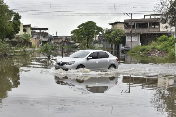 Chuva no ES: ruas alagadas em Jardim Marilândia, Vila Velha por Ricardo Medeiros