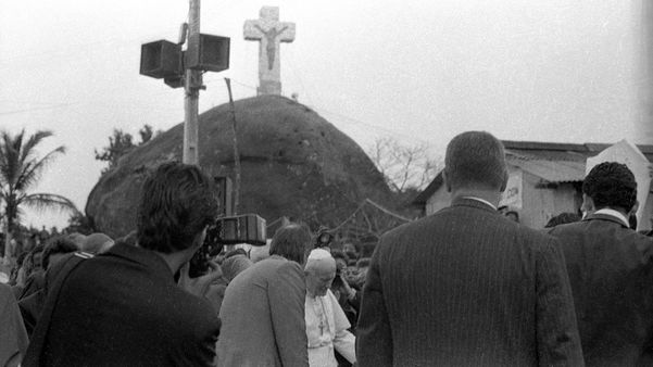 Data: 19/10/1991 - ES - Vitória - Visita do Papa João Paulo II ao Bairro São Pedro por Edson Chagas/Arquivo A Gazeta