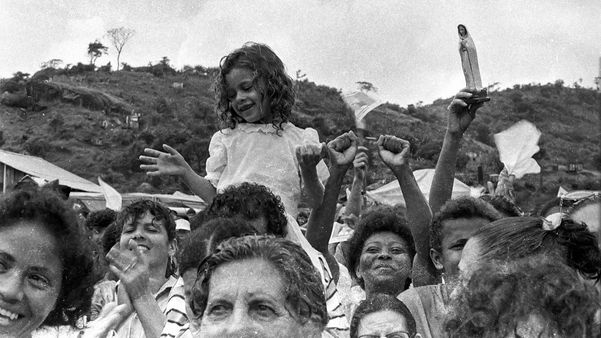 Data: 19/10/1991 - ES - Vitória - Visita do Papa João Paulo II ao Bairro São Pedro por Edson Chagas/Arquivo A Gazeta