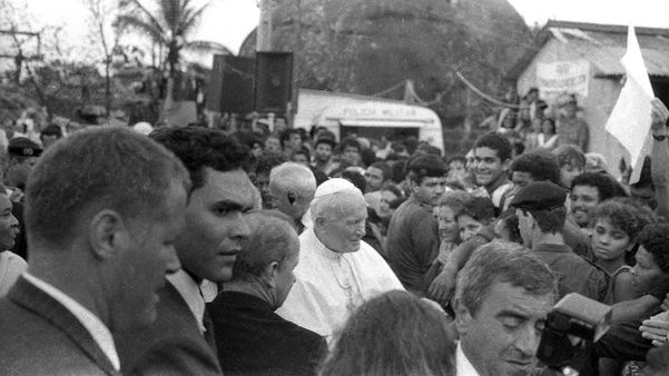 Data: 19/10/1991 - ES - Vitória - Visita do Papa João Paulo II ao Bairro São Pedro por Edson Chagas/Arquivo A Gazeta