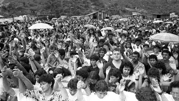 Data: 19/10/1991 - ES - Vitória - Visita do Papa João Paulo II ao Bairro São Pedro por Edson Chagas/Arquivo A Gazeta