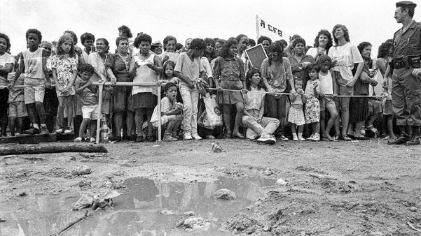 Data: 19/10/1991 - ES - Vitória - Visita do Papa João Paulo II ao Bairro São Pedro por Edson Chagas/Arquivo A Gazeta