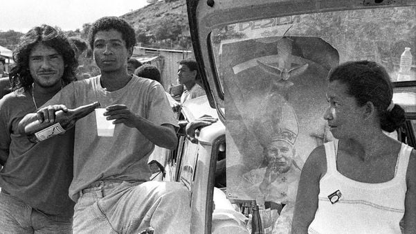Data: 19/10/1991 - ES - Vitória - Visita do Papa João Paulo II ao Bairro São Pedro por Edson Chagas/Arquivo A Gazeta